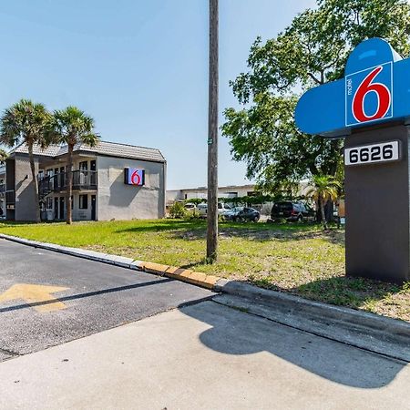 Motel 6 Tampa Near Fairgrounds - Casino Orient Park Exterior photo